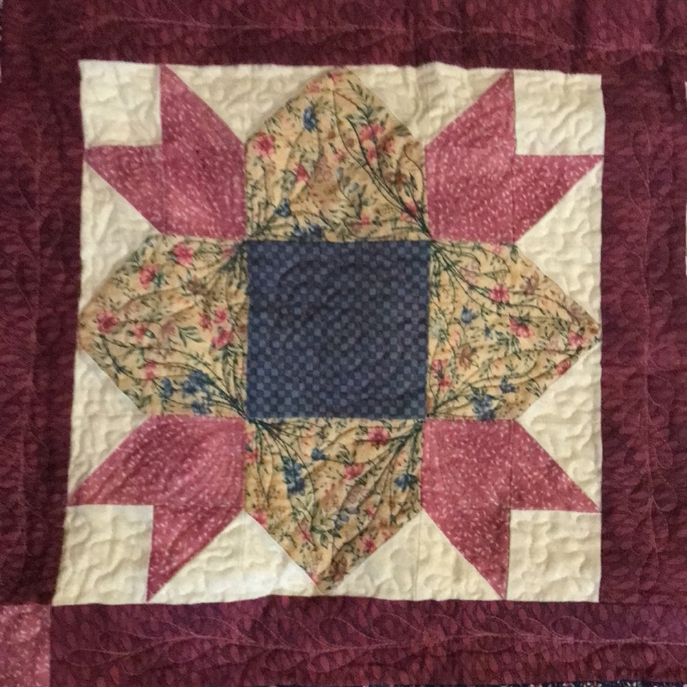 - Beautiful HANDMADE LAP QUILT - Picture 5 of 11